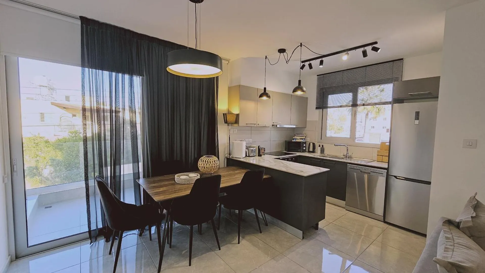 Stay Digital Den Apartment Larnaca Kıbrıs