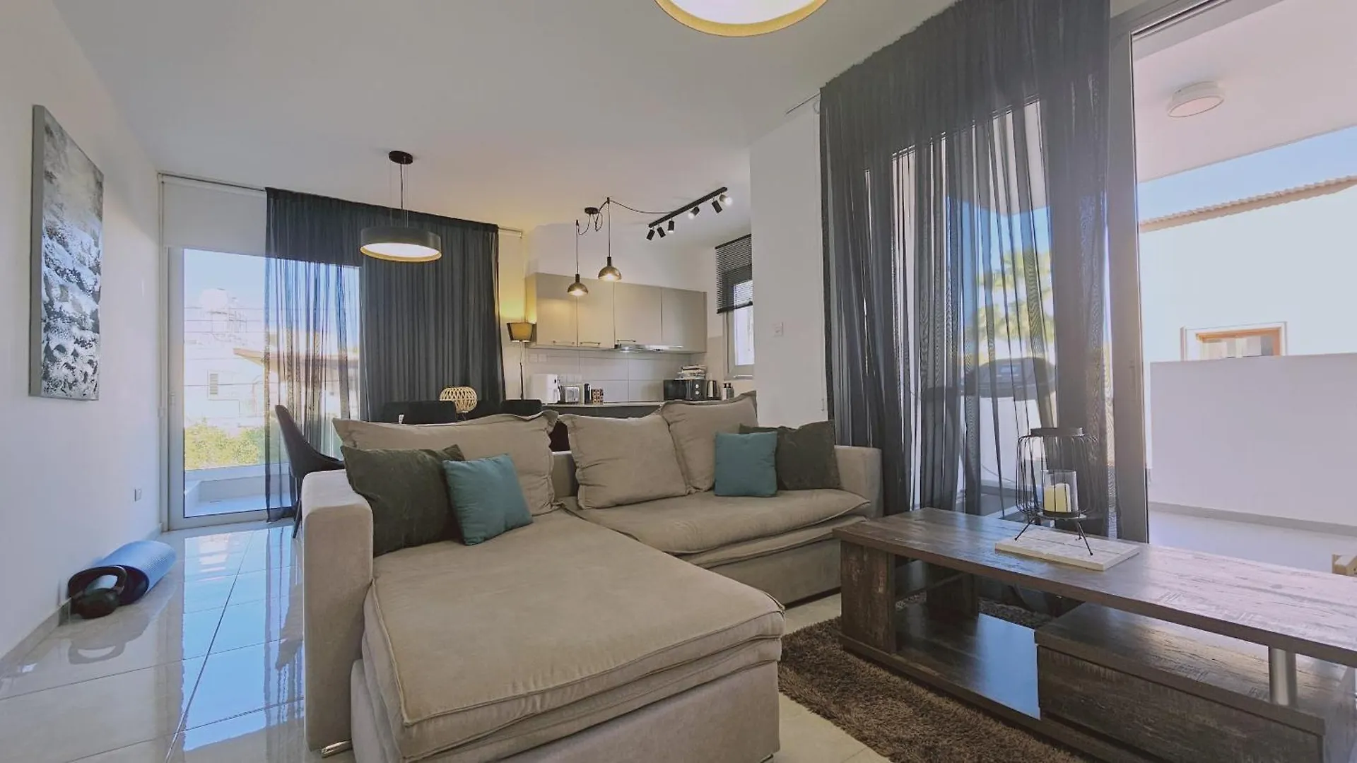 Stay Digital Den Apartment Larnaca Kıbrıs