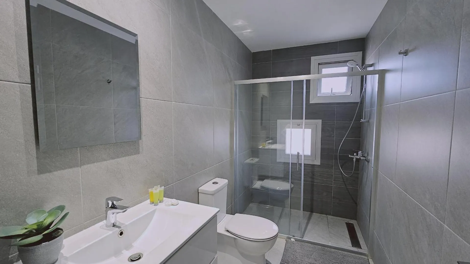Stay Digital Den Apartment Larnaca Kıbrıs